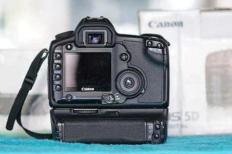 black Canon DSLR camera thumbnail