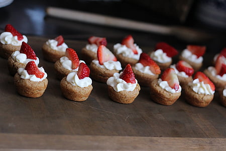 still life photo of cupcakes thumbnail