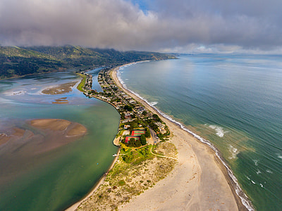 aerial view photography of island thumbnail