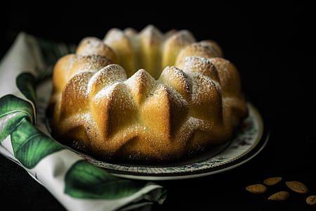 bake pastry selective focus photography thumbnail