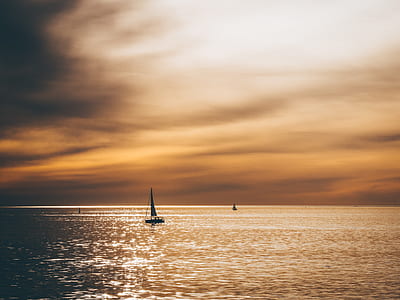 sailboat in water thumbnail
