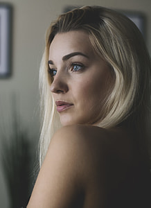 shallow focus photography of topless woman thumbnail