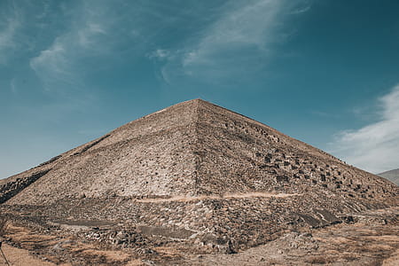 Pyramid of the Sun in Mexico State, Mexico in sunlight thumbnail