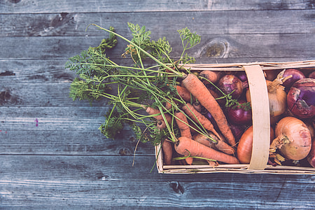 basket of carrots and red onions thumbnail