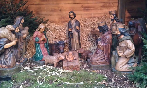The Nativity statue set thumbnail