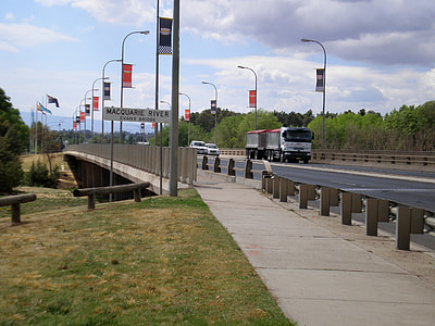Evans Bridge, crossing the Macquarie River, connecting Kelso and Bathurst in New South Wales, Australia thumbnail