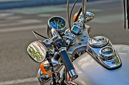 selective-focus photography of white motorcycle thumbnail
