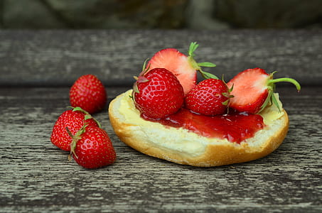 close up photography of strawberries thumbnail