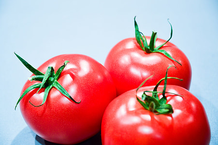 photography of three tomatoes thumbnail