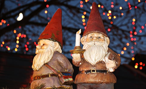two dwarf figurines thumbnail