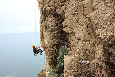 man rock climbing thumbnail