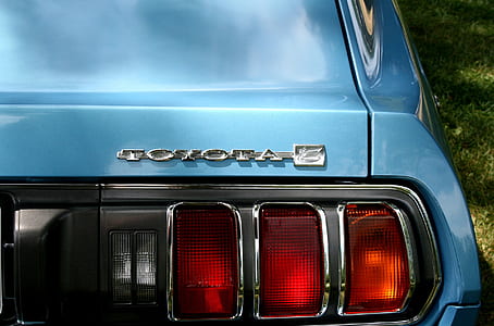 closeup photo of blue Toyota car thumbnail
