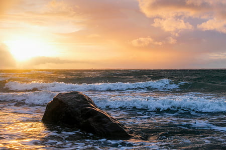 beach splashing on sand thumbnail