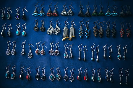 Assorted Pairs of Earrings Lot thumbnail