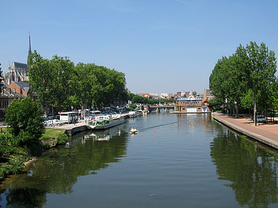 The River Somme from the Boulevard de Beauvillé in Amiens, France thumbnail