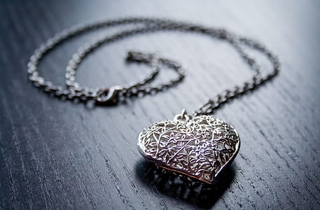 silver-colored necklace with heart pendant thumbnail