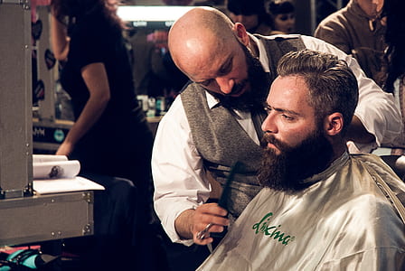 photo of man getting hair cut thumbnail
