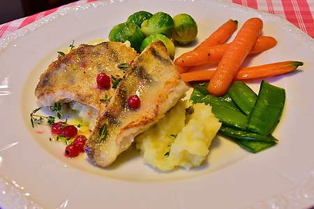 white ceramic plate with vegetables thumbnail