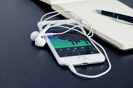 turn-on music player with plug-in EarPods thumbnail