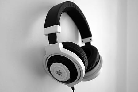 grayscale photo of Razer corded gaming headphone thumbnail