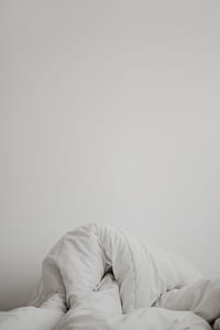 white bed comforter thumbnail