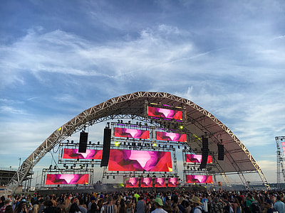 people on stage thumbnail