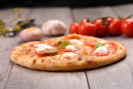 whole pizza, tomatoes and garlic thumbnail