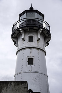 Closeup of the lighthouse in Duluth, Minnesota thumbnail