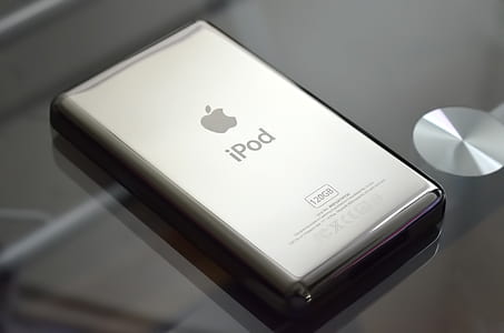 silver 120 GB iPod touch thumbnail