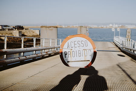 white Acesso Proibido road signage thumbnail
