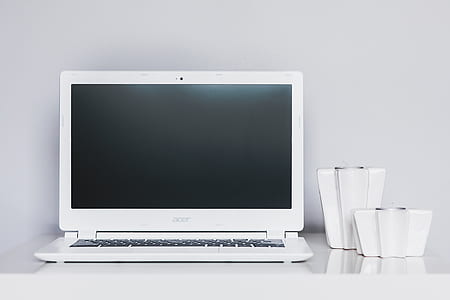 white Acer laptop turned off thumbnail