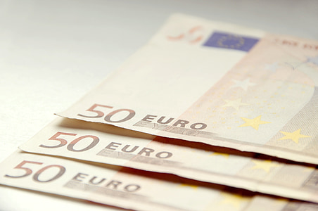 three 500 Euro banknotes thumbnail