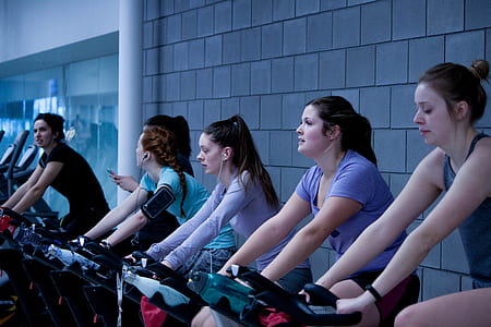 people at gym room thumbnail