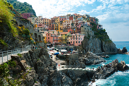 houses near cliff and body of water thumbnail