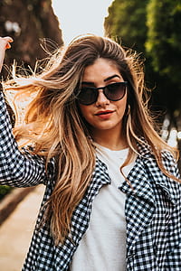 woman wearing black sunglasses thumbnail