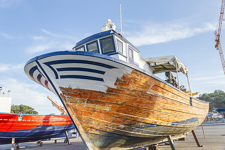 white and brown yacht thumbnail