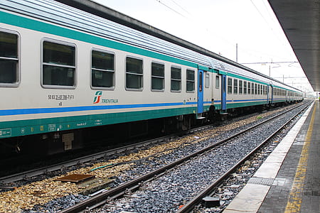 train arriving station thumbnail