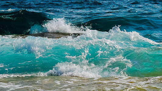 photo of splashing waves thumbnail