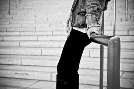 man wearing black pants thumbnail