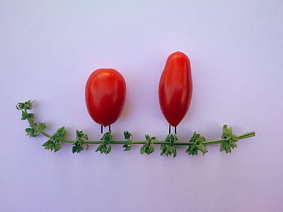 two red tomatoes thumbnail