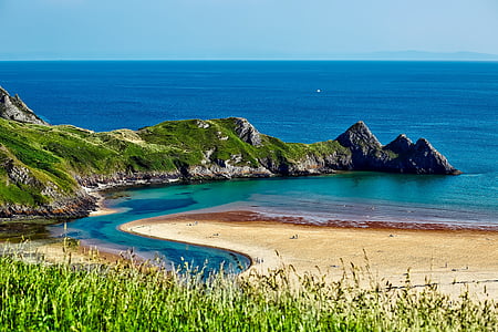blue ocean near mountains thumbnail