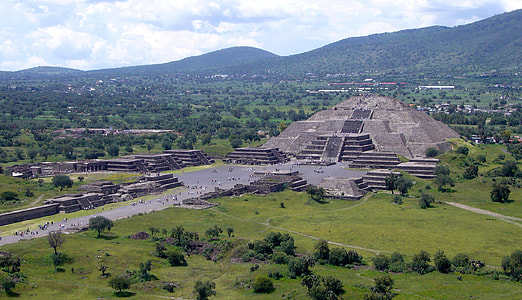View of the Pyramid of the Moon in Teotihuacan, Mexico thumbnail