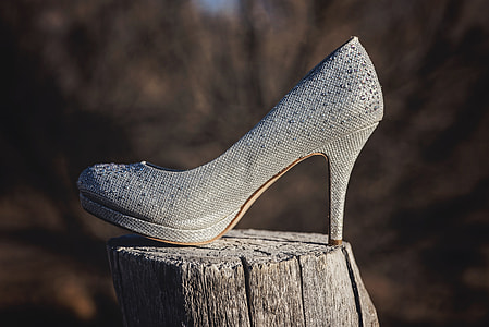 unpaired gray leather kitten heel pump thumbnail