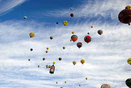 air balloon in sky thumbnail