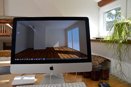 turned on silver iMac thumbnail