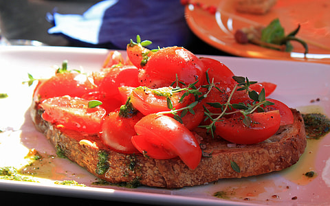 friend meat with sliced tomatoes thumbnail
