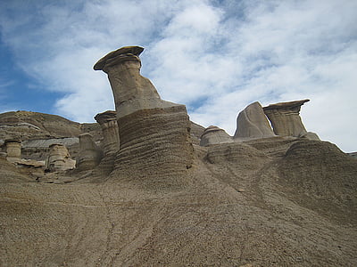 gray rock formations thumbnail
