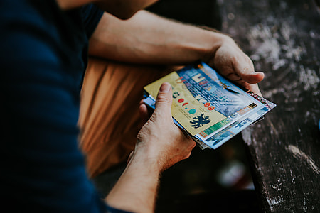 People looking at the photos thumbnail
