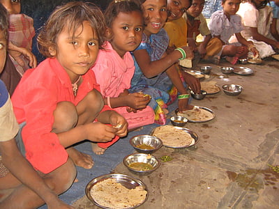 children eating roti thumbnail