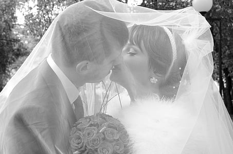 bride and groom kissing with veil thumbnail
